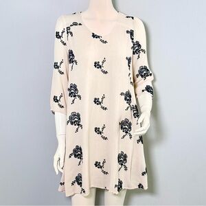 Jodifl. Floral Embroidered Dress with Pockets. Cream and Navy Medium. NWOT